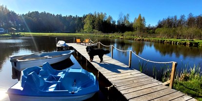 Reisemobilstellplatz - Hunde erlaubt: Hunde erlaubt - Pieczonki - Kemping nad stawem Harsz/ Camping am Teich Harsz
