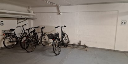 Motorhome parking space - WLAN: am ganzen Platz vorhanden - Bremen - Unterstellplatz für die Räder. - Wohnmobilstellplatz Bremen