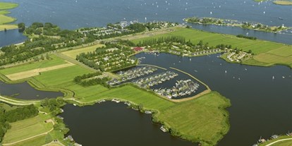 Reisemobilstellplatz - Umgebungsschwerpunkt: See - Sneek - Campingplatz RCN de Potten liegt direkt am Sneekersee. Sie befinden Sie Sich in Herz von die Friesischen Seen. Die Camping hat Wohnmobileplätze in die Nähe von das Wasser und nur 5 km. von Sneek! 
 - RCN de Potten