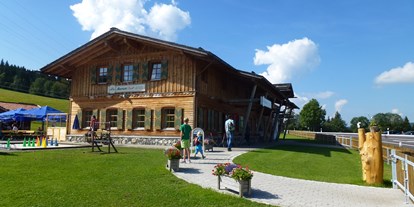 Reisemobilstellplatz - Umgebungsschwerpunkt: am Land - Wald (Landkreis Ostallgäu) - Die gemütliche Gaststätte "Buron-Stadl" befindet sich direkt beim Stellplatz. Gutbürgerliche Küche, große Sonnenterrasse - Am Buron