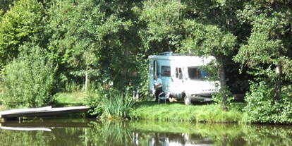 Reisemobilstellplatz - Wohnwagen erlaubt - Rheinland-Pfalz - Urlaub direkt am See ist sehr beliebt - Country Camping Schinderhannes