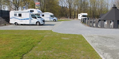 Motorhome parking space - Duschen - Mecklenburg-Western Pomerania - Befestigte Stellflächen mit Grünflächen - Wohnmobilstellplatz-Stralsund