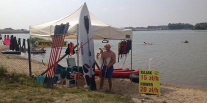 Reisemobilstellplatz - Badestrand - Proszkowice - unser Strand mit Kanu. Wir fangen schom im Juni, es dauert bis zum August - KAAM Kajaki Stellplatz