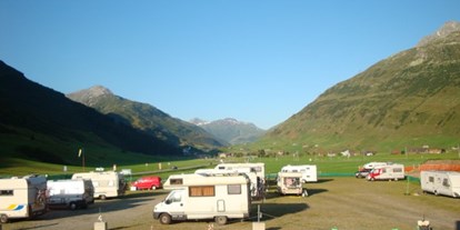 Motorhome parking space - öffentliche Verkehrsmittel - Switzerland - Gotthard Camping Andermatt
