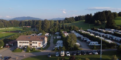 Motorhome parking space - Umgebungsschwerpunkt: am Land - Oberbayern - Terrassen-Camping am Richterbichl