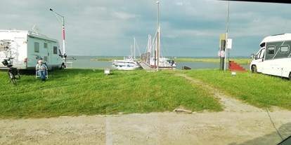 Motorhome parking space - Angelmöglichkeit - Nordseeküste - Schöner Blick auf den Hafen aus zweiter Reihe.  - BYC Butjadinger Yachtclub