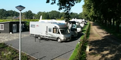 Motorhome parking space - WLAN: am ganzen Platz vorhanden - North Brabant - Camperplaats Oirschot 