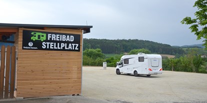 Motorhome parking space - Badestrand - Styria - Stellplatz Kaindorf Freibad