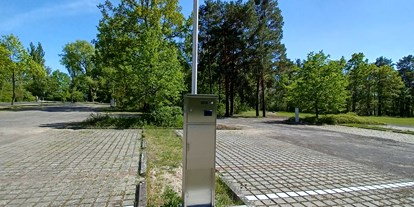 Reisemobilstellplatz - Angelmöglichkeit - Brandenburg - E-Säulen mit Beleuchtung - Stellplatz auf der Insel