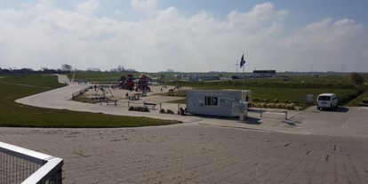 Reisemobilstellplatz - Art des Stellplatz: bei Gaststätte - Ostfriesland - Womo-Platz auf der Mole - Wohnmobilstellplatz an der Mole