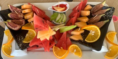 Reisemobilstellplatz - Wohnwagen erlaubt - Albanien - Fresh fruit platter  - Sunset Camping & Restaurant