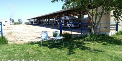Motorhome parking space - Grauwasserentsorgung - Spain - Kleine Rasenfläche - Multiparking La Jabega