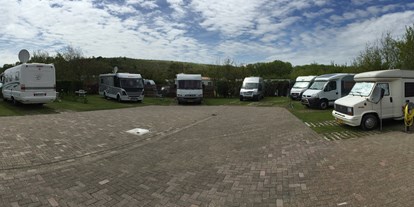 Motorhome parking space - Süd Zeeland - Kreisformiger Stellplatz direkt hinter der Dünen - Camping Weltevreden