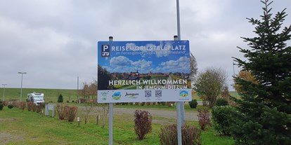 Reisemobilstellplatz - Stromanschluss - Niedersachsen - www.jemgum-urlaub.de - Wohnmobilstellplatz "Am Deich" in Ditzum