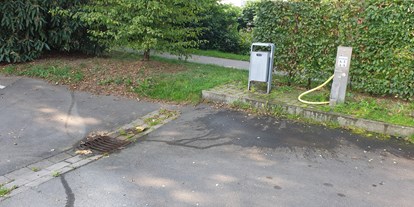 Motorhome parking space - Engelskirchen - Grauwasser und Toiletten Entsorgung (gratis) - Wohnmobilstellplatz Ohler Wiesen