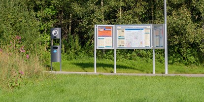 Reisemobilstellplatz - öffentliche Verkehrsmittel - Bad Waldsee - Infotafel und Hundetoilette - Wohnmobilstellplatz Leutkirch