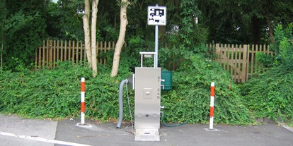 Reisemobilstellplatz - Wohnwagen erlaubt - Moselle - Entsorgungsstation auf dem gegenüberliegenden Parkplatz.
Nutzung nur für Wohnmobile bis max. 6 Metern Länge! - Reisemobilstellplatz das blau