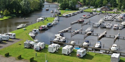 Reisemobilstellplatz - Art des Stellplatz: eigenständiger Stellplatz - Friesland - Wohnmobilstellplätze am yachthafen - Camperpark Kuikhorne