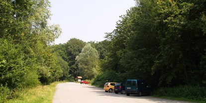 Motorhome parking space - Westerstede - Parkplatz am Urwald Neuenburg