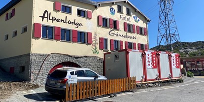 Reisemobilstellplatz - Umgebungsschwerpunkt: Berg - Göschenen - Sanitäranlagen WC/Dusche - Stellplatz Alpenlodge Grimselpass 