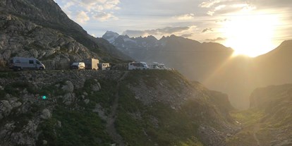 Reisemobilstellplatz - Wohnwagen erlaubt - Schweiz - Stellplatz Alpenlodge Grimselpass 