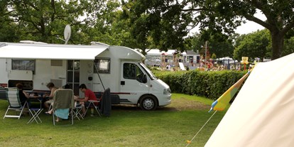 Reisemobilstellplatz - Wohnwagen erlaubt - Dänemark - Plätze direkt am Spielplatz. - Camp Hverringe