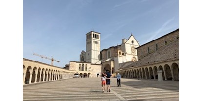 Reisemobilstellplatz - WLAN: am ganzen Platz vorhanden - Italien - Heilger San Franciscus Basilika - Agriturismo Il Girasole