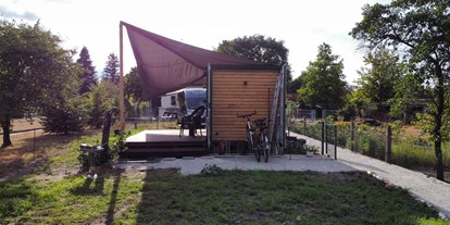 Motorhome parking space - Cottbus - Auf dem Grundstück steht auch ein Tiny House, welches über Airbnb gebucht werden kann. - Tinyhof Welzow