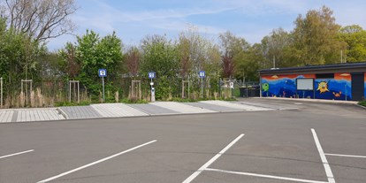 Motorhome parking space - WLAN: teilweise vorhanden - Hesse - 3 Stellplätze am Freibad in Neustadt (Hessen) - Freibad Neustadt (Hessen)