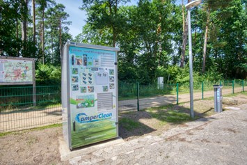 Wohnmobilstellplatz: Schwarzwasser-Entsorgung  - Parkplatz am Waldbad