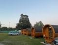 Wohnmobilstellplatz: 5 Schlaffässer für eine angenehme Übernachtung  - Donaucamping Emmersdorf 