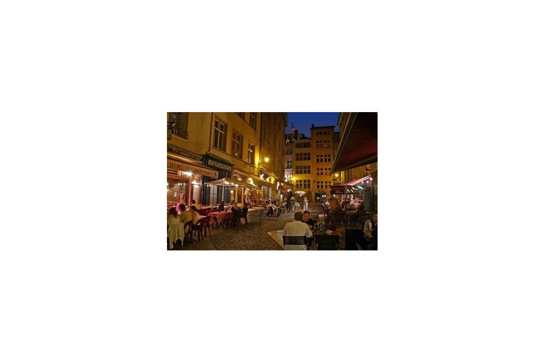 Wohnmobilstellplatz: Tolle Abendstimmung in der Stadt - Stellplatz Indigo Lyon