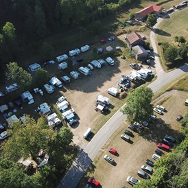 Wohnmobilstellplatz: Campingplatz von oben - Naturbad Königstein