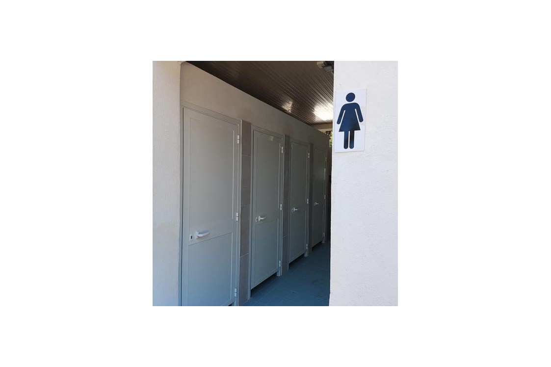 Wohnmobilstellplatz: toilets and showers - PARKING ZOE