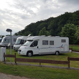Wohnmobilstellplatz: Reisemobil und Wohnwagenstellplatz am Campingplatz Waldwinkel