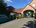 Wohnmobilstellplatz: Einfahrt zum Campingplatz - Wohnmobilstellplätze am  Campingplatz Münster
