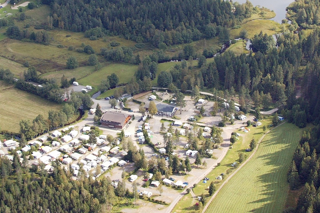 Wohnmobilstellplatz: Luftaufnahme des Campingplatzes - Camping Bankenhof Hinterzarten am Titisee