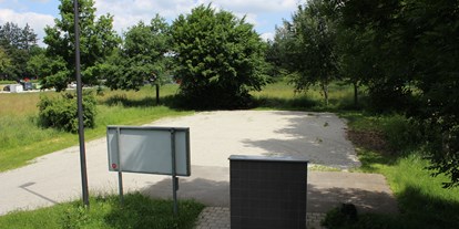 Motorhome parking space - Umgebungsschwerpunkt: Stadt - Augsburg - Reisemobilstellplatz in Aichach - Stellplatz am Freibad