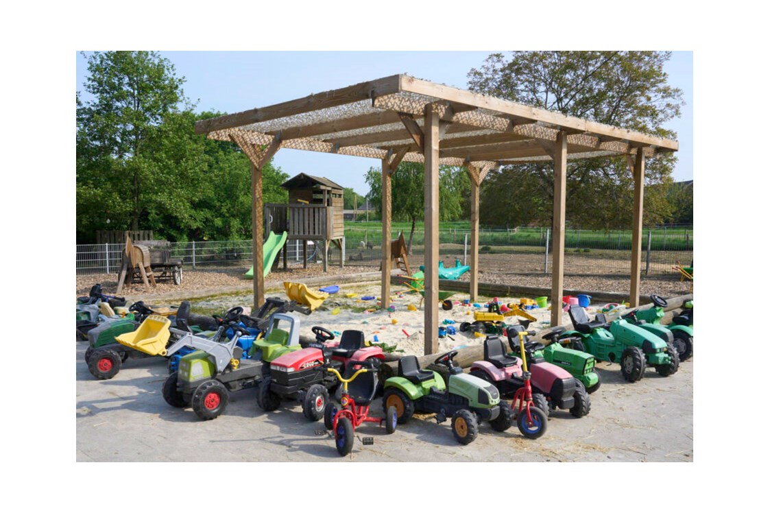 Wohnmobilstellplatz: Unser Fuhrpark für die Kleinsten - Wohnmobilstellplatz am Kinderbauernhof