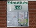 Wohnmobilstellplatz: Im Schaukasten erhalten Sie die wichtigsten Informationen auf einen Blick. - Wohnmobilhafen Marsberg
