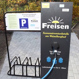 Wohnmobilstellplatz: Solarstromtankstelle am Weiselbergbad in Oberkirchen - Stellplatz am Weiselbergbad