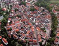 Wohnmobilstellplatz: Blick von oben auf das mittelalterliche Oval von Isny - Stellplatz Untere Mühle