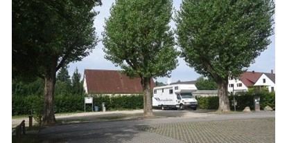 Motorhome parking space - Velden (Nürnberger Land) - Wohnmobilstellplatz bei der Fackelmann Therme Hersbruck - Fackelmann Therme Hersbruck