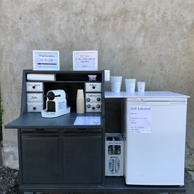Wohnmobilstellplatz: Kaffee etc. zur Selbstbedienung 
direkt auf dem Bauernhof - Huber-Hof