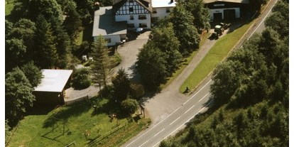 Reisemobilstellplatz - Olsberg (Hochsauerlandkreis) - http://girkhausen.de/gastgeber-informationen/pension-schmelzhuette - Bauernhof Schmelzhütte