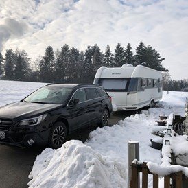 Wohnmobilstellplatz: winterlicher Zufahrtsweg - Dezember 2019 - Camper Stellplatz "VORMFELD"