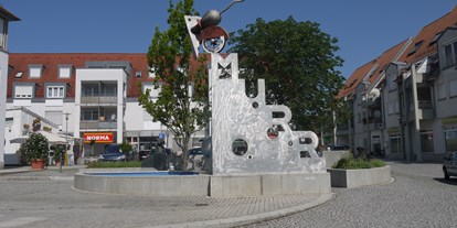 Reisemobilstellplatz - Weinstadt - Copyright: Tourismusgemeinschaft Marbach Bottwartal - Parkplatz bei den Sportanlagen
