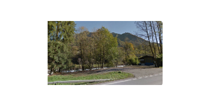Reisemobilstellplatz - Umgebungsschwerpunkt: Fluss - Schweiz - Bäume wurden zurückgeschnitten - Bir Sagi, Wilderswil/ Interlaken
