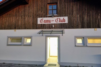 Wohnmobilstellplatz: Zugang zu Sanitär - Kanu Club Cham