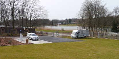 Reisemobilstellplatz - Umgebungsschwerpunkt: See - Hessen - Blick über den Reisemobilhafen zum Gederner See - Reisemobilhafen am Gederner See